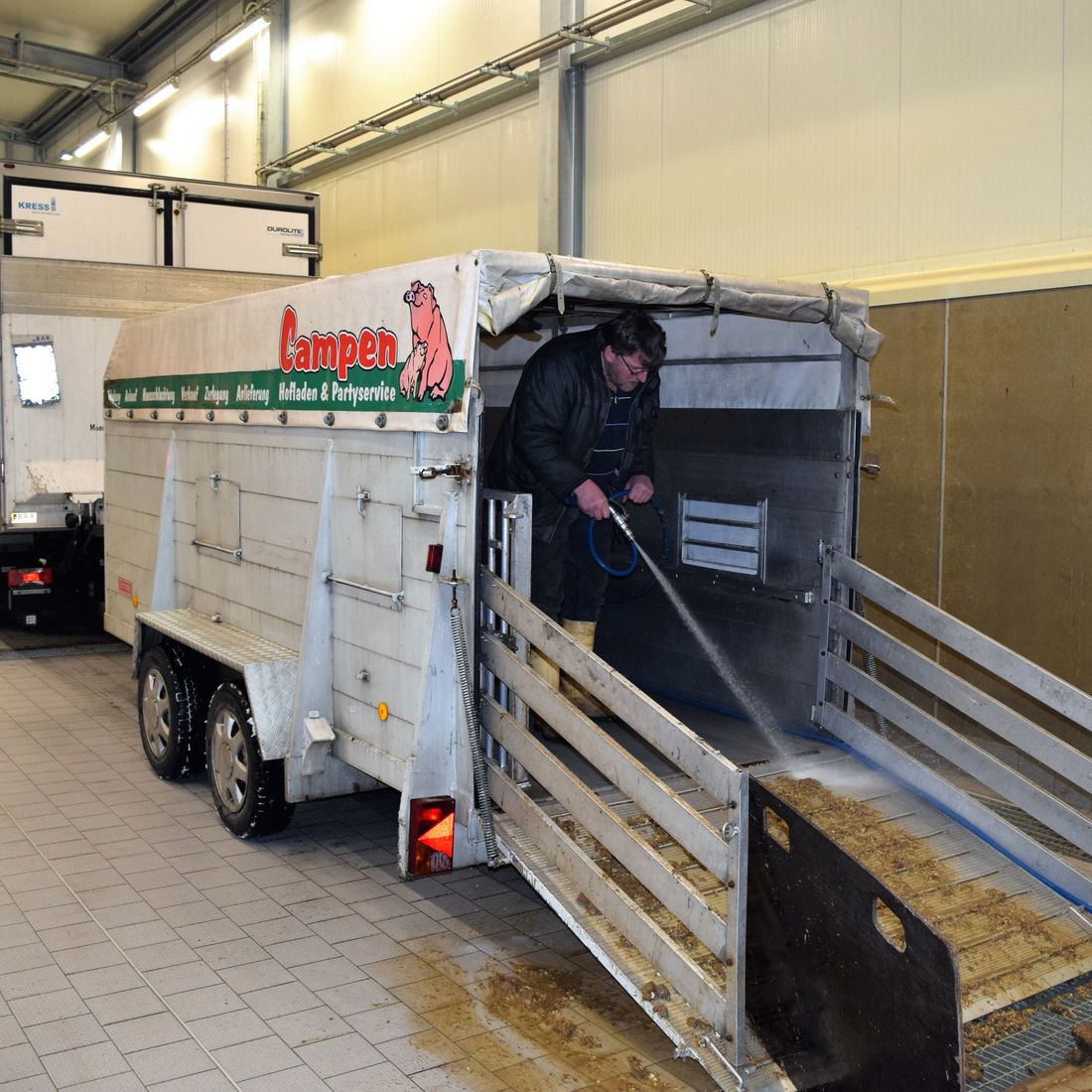 Campen Hofladen & Partyservice Aurich Transporter